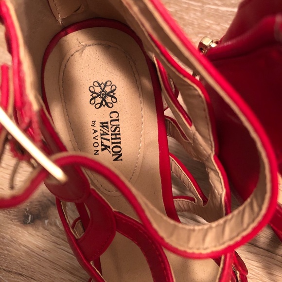 Size 6 Avon cushion walk red heels - Picture 3 of 3